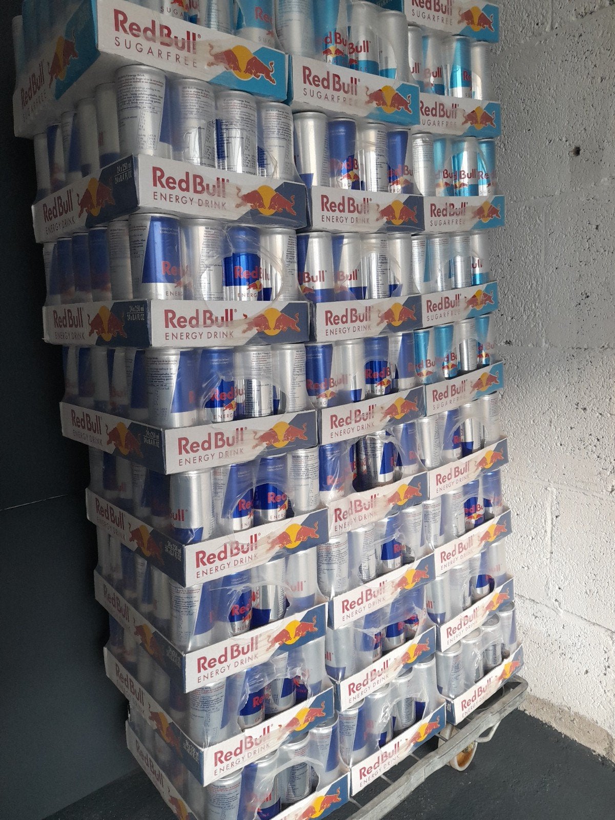 redbull 24 st. €30,- incl. statiegeld., Ophalen