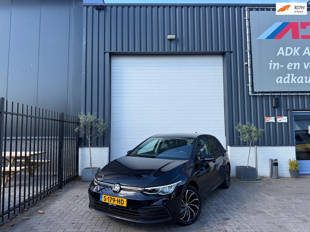 Volkswagen Golf 1.5 eTSI R-Line AUTOMAAT/AMBIANCE/ACC/ASSIST, Stof, 4 cilinders, 150 pk, Zwart