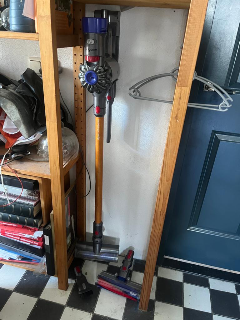 Dyson V8 - draadloze stofzuiger, Witgoed en Apparatuur, Stofzuigers, Gebruikt, Ophalen of Verzenden, Dyson, Reservoir