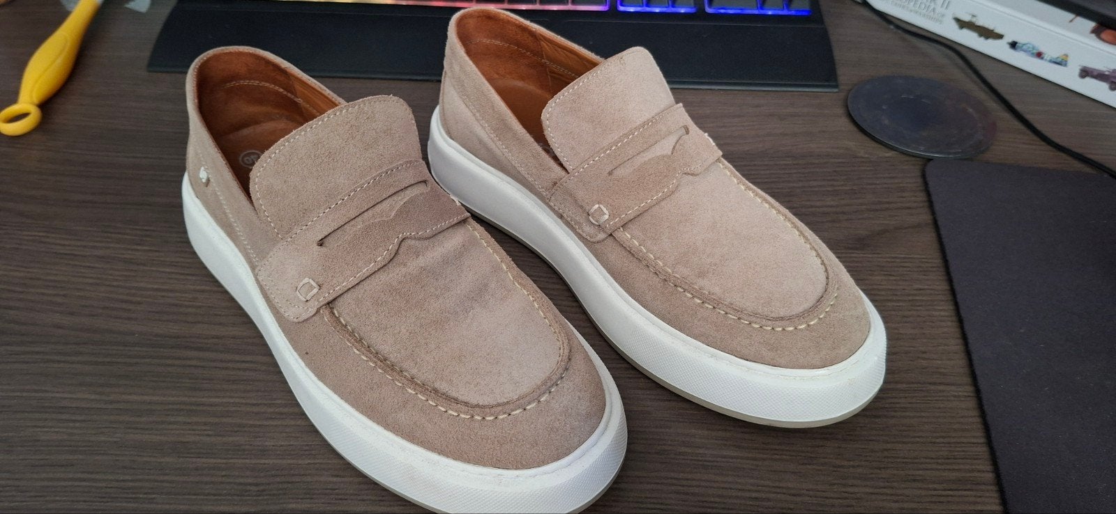 Derimod suède loafers beige/zandkleur maat 40, Kleding | Heren, Bruin, Ophalen of Verzenden, Zo goed als nieuw, Loafers