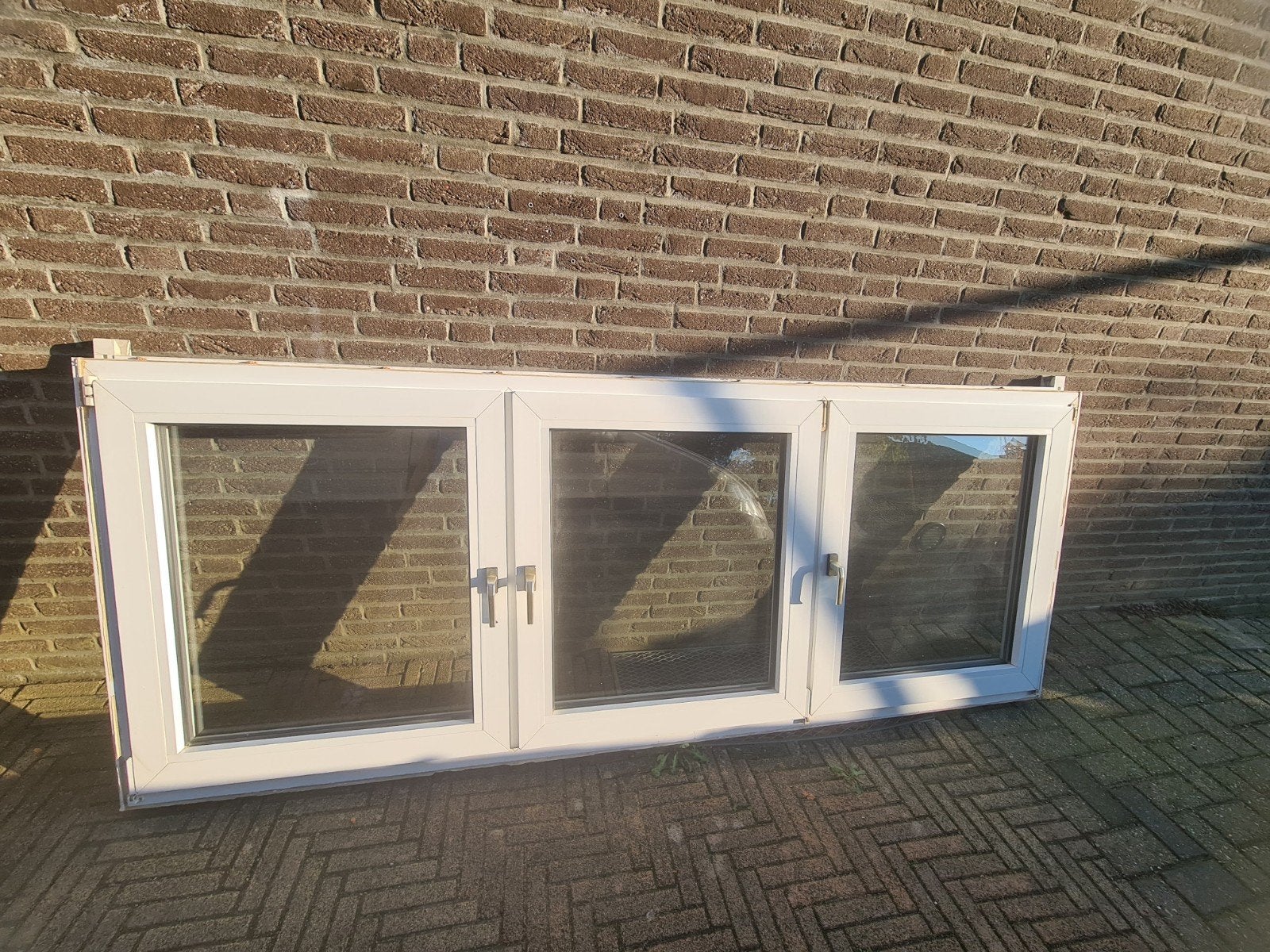 Raam met kozijn, Ophalen, Kunststof, Gebruikt, Inclusief glas