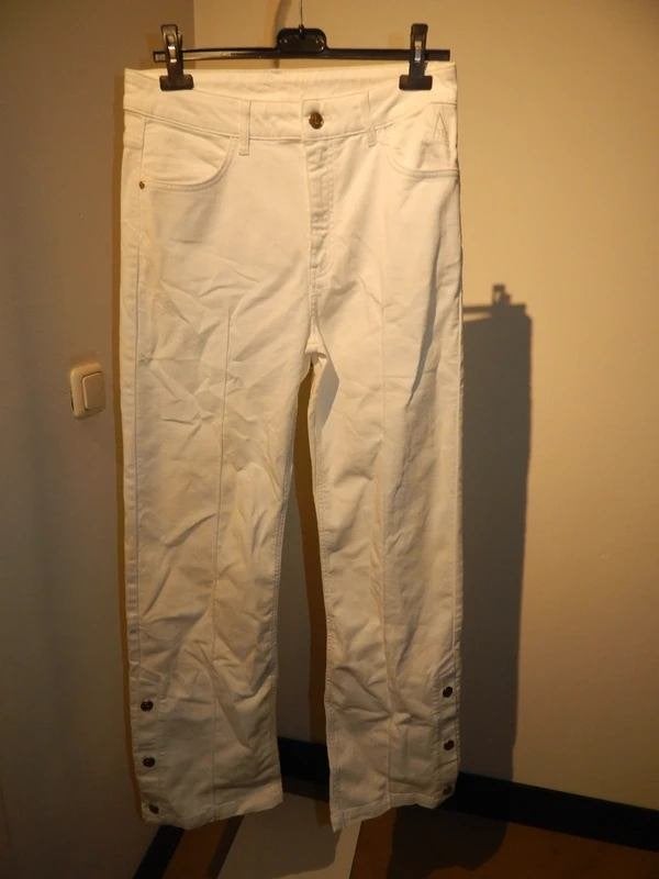 Studio Anneloes witte broek wide leg gouden merk knopenS