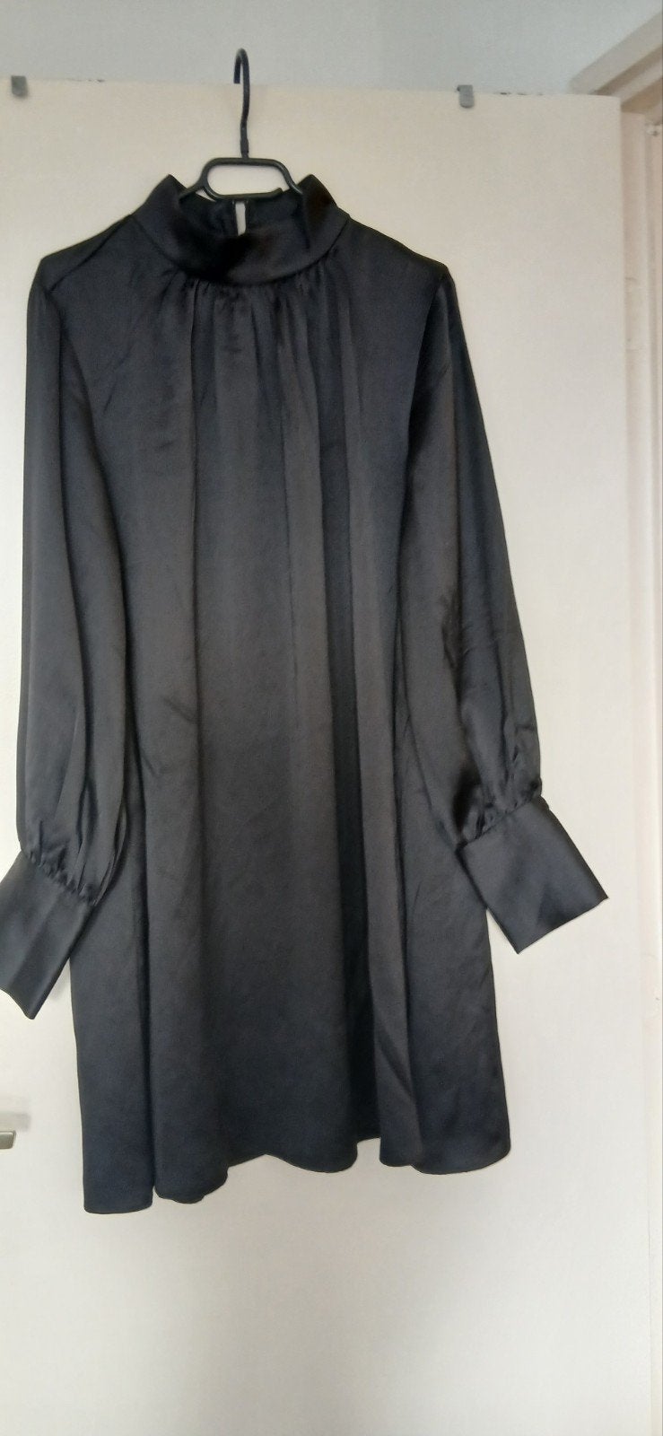 Zwarte H&M jurk maat 40, H&M, Zwart, Zo goed als nieuw, Boven de knie