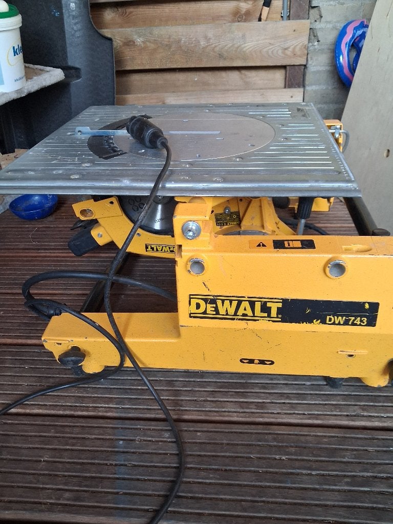 Zaagtafel cirkelzaag machine de walt, Gebruikt, Cirkelzaag, 30 tot 70 mm, 1200 watt of meer