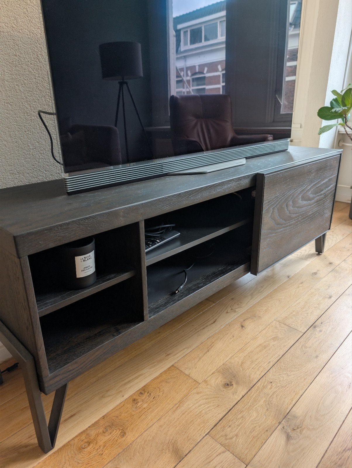Modern TV-meubel van donker hout met schuifdeur, Gebruikt, 100 tot 150 cm, Minder dan 100 cm, Modern