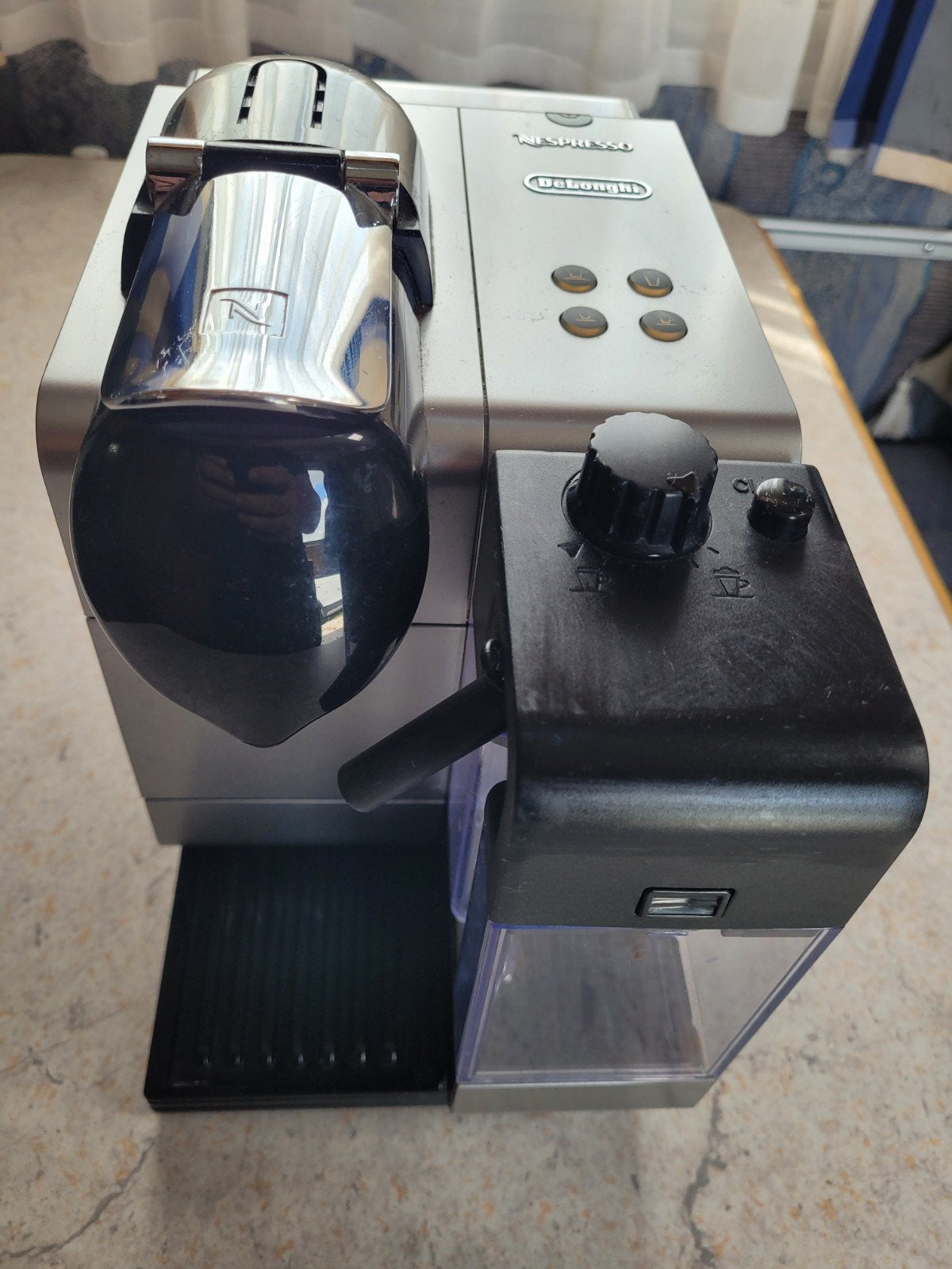 Nespresso DeLonghi EN520.S Lattissima+ Koffiemachine, Witgoed en Apparatuur, Koffiezetapparaten, Koffiepads en cups, Gebruikt