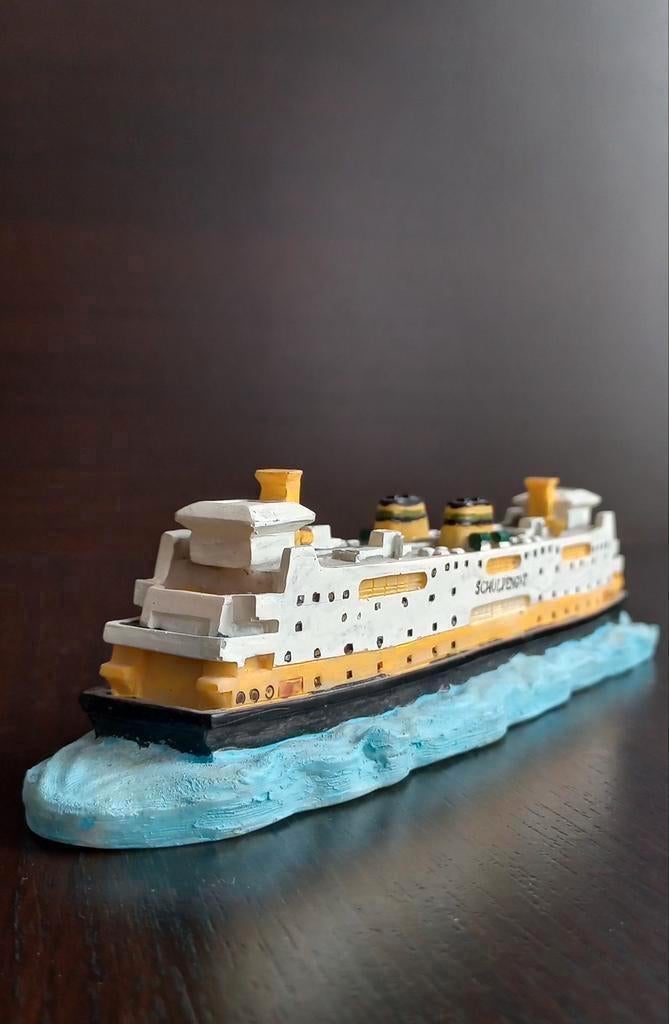 Decoratie kleine veerboot schulpengat beeldje hars sculptuur, Ophalen of Verzenden, Zo goed als nieuw