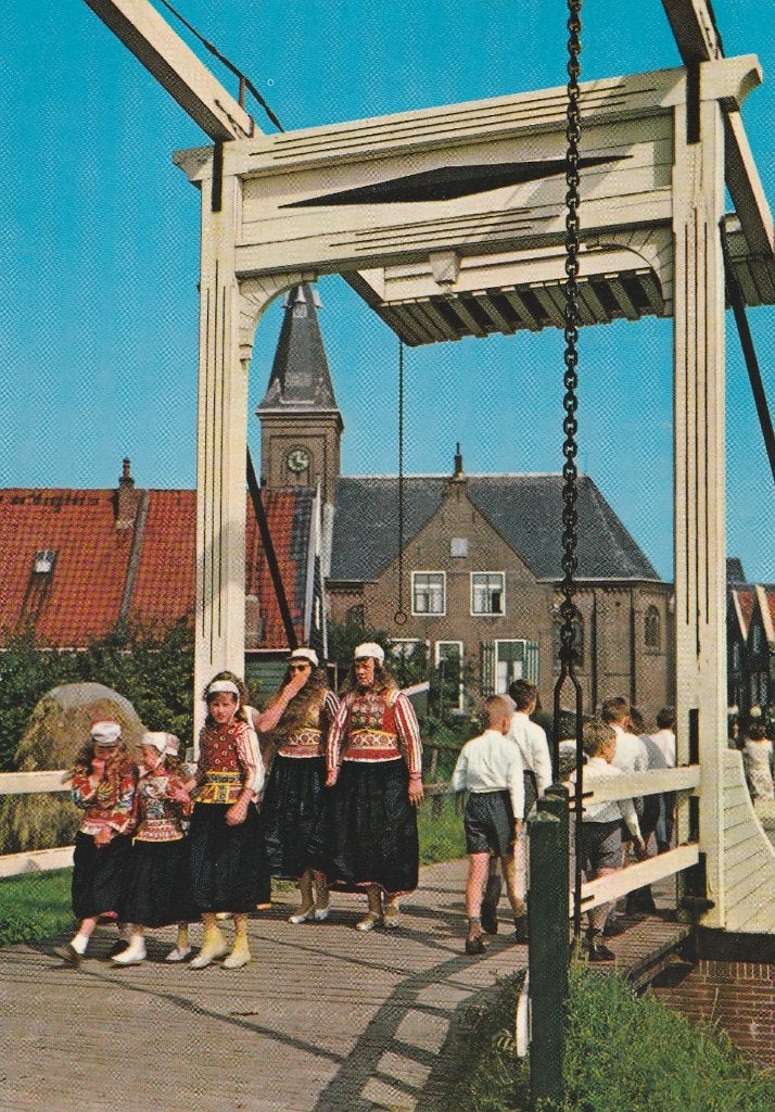 MARKEN Brug Klederdracht Kerkgang (Groot Formaat), Verzenden, 1980 tot heden, Ongelopen, Noord-Holland