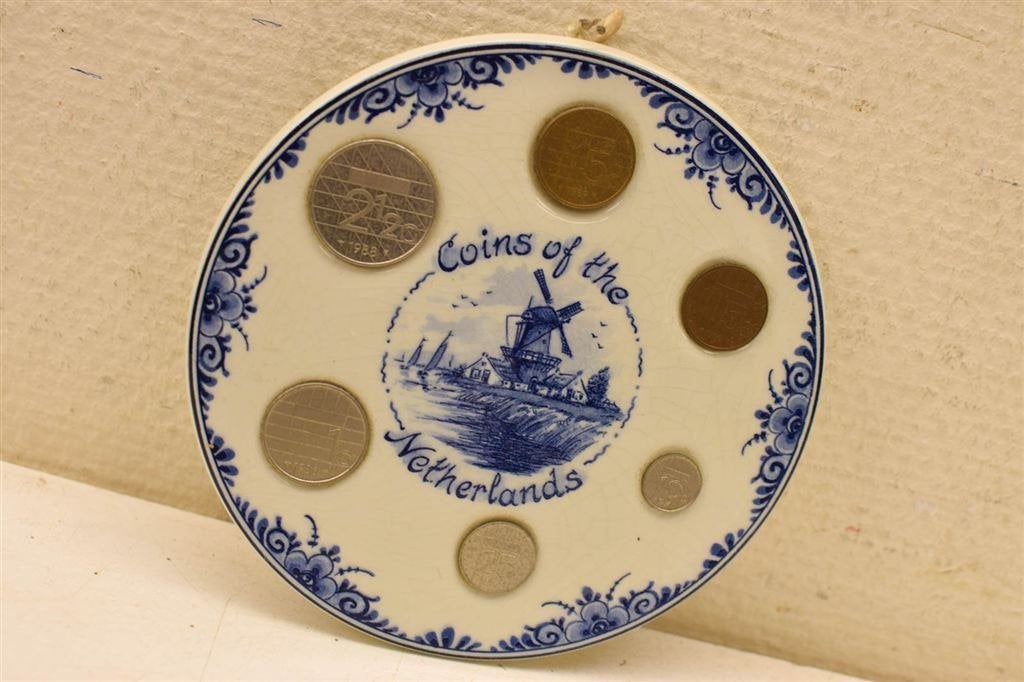 Delft Blue porseleinen wandbord met nederlandse munt 46339, Ophalen of Verzenden, Gebruikt