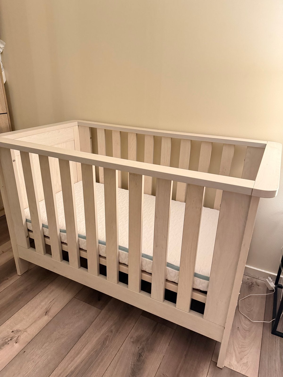 Babybed met matras - Zo goed als nieuw, Kinderen en Baby's, Ophalen, Zo goed als nieuw, Ledikant