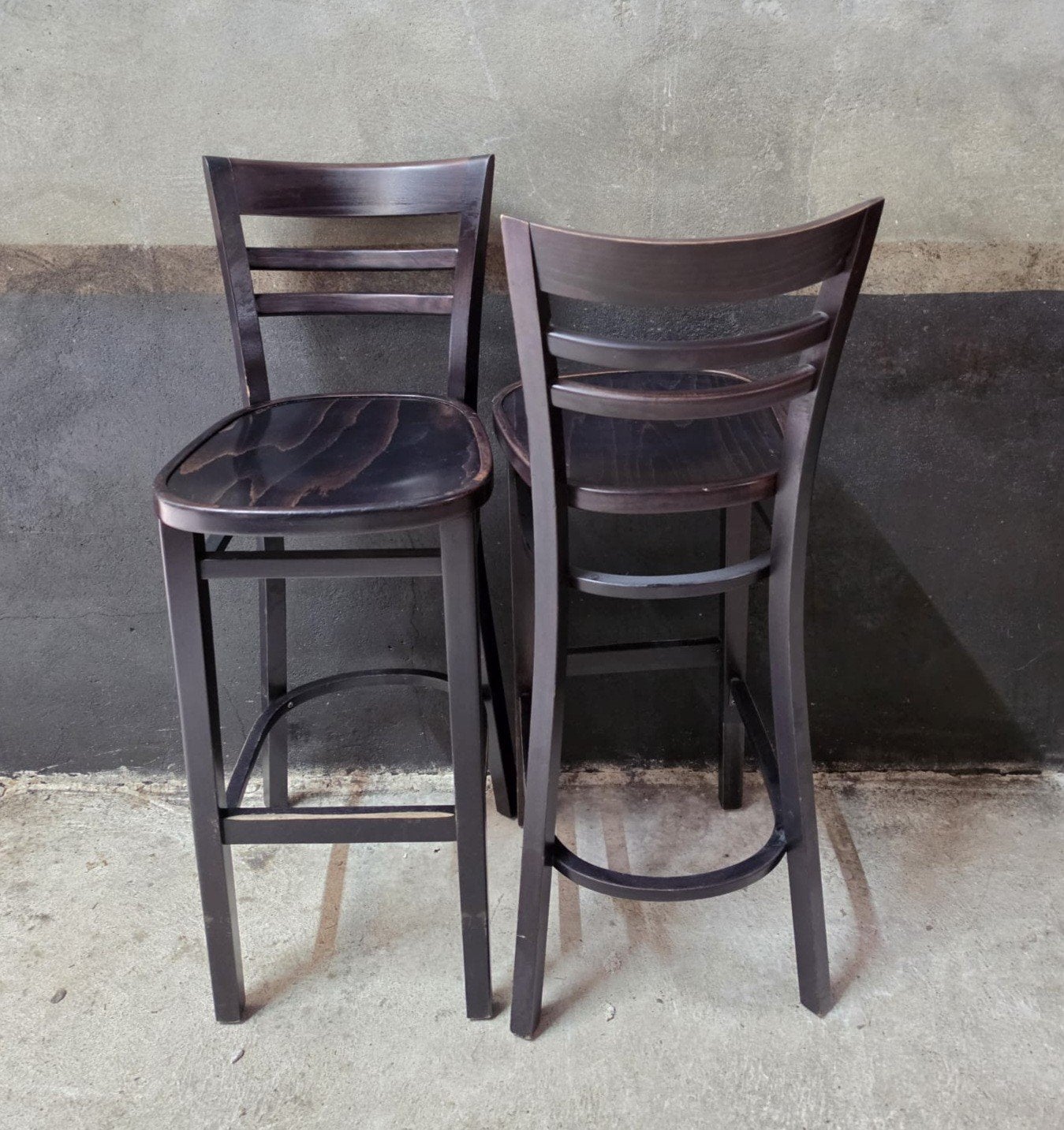 2 x Barkrukken hout Bentwood bar krukken barstoelen cafe, 5 krukken of meer, 60 tot 90 cm, Ophalen of Verzenden, Zo goed als nieuw