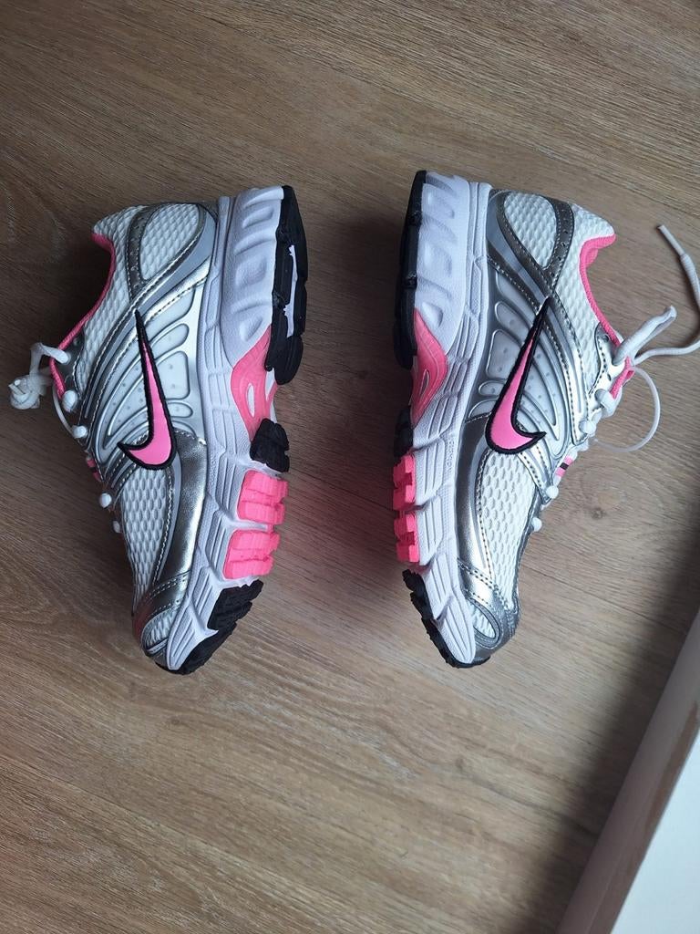Nieuwe Nike Air Max Moto sneakers - Maten 36.5 & 37, Ophalen of Verzenden
