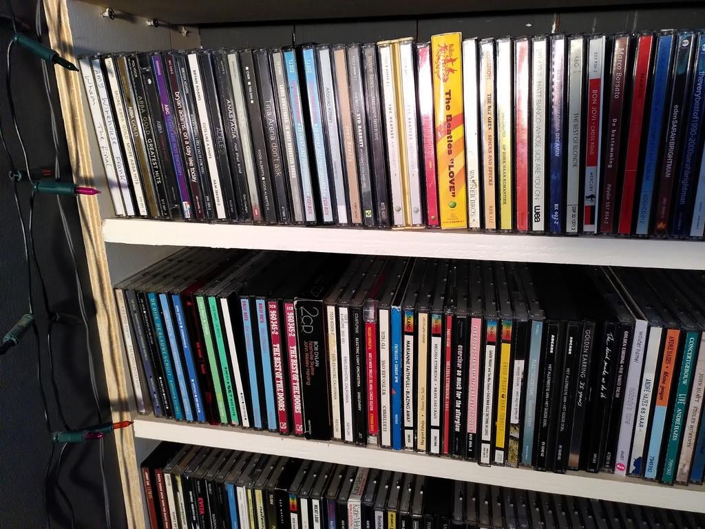 Diverse cd's ongeveer 260 de helft is verkocht, Ophalen, Gebruikt