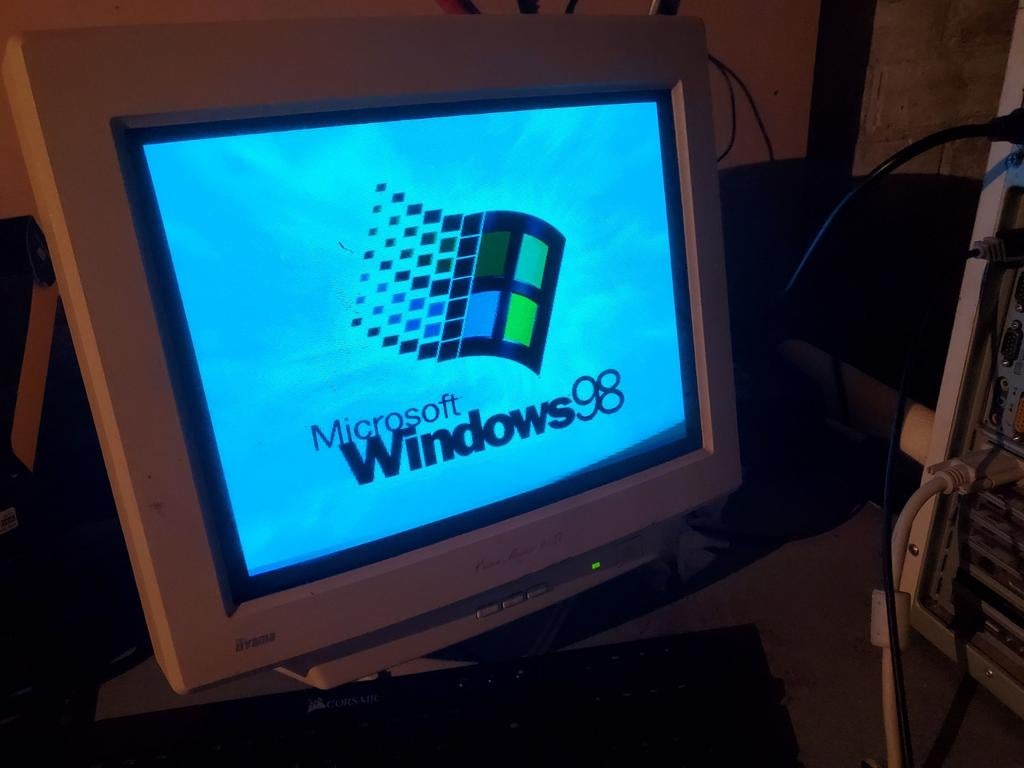 Vintage Ilyama CRT monitor Vision master pro 17, Computers en Software, Ophalen, Ilyama