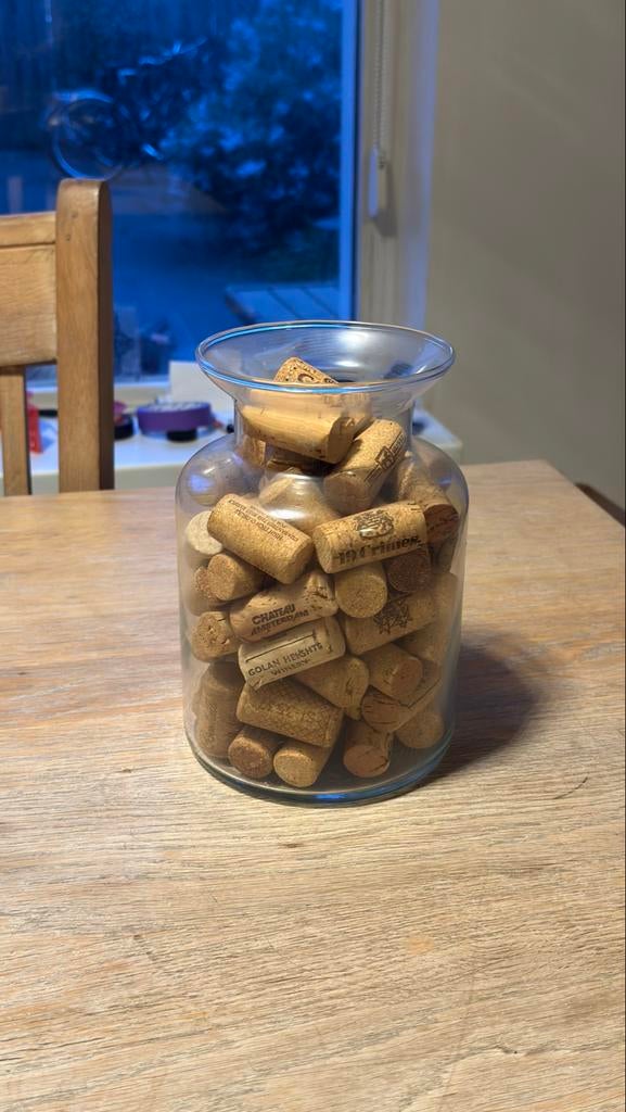Glazen vaas met kurken - Decoratief en veelzijdig, Huis en Inrichting, Woonaccessoires | Etagères, Ophalen of Verzenden, Zo goed als nieuw
