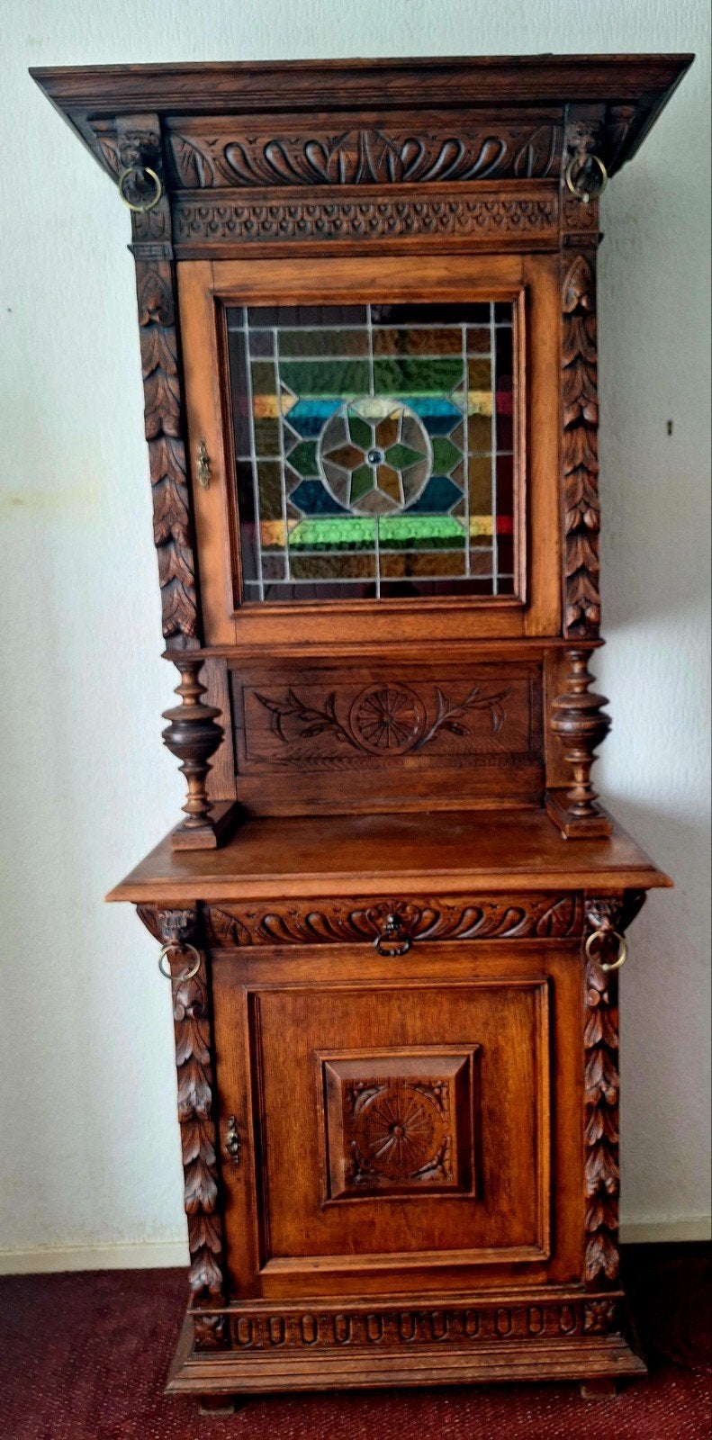 Antieke kast met glas in lood, Ophalen