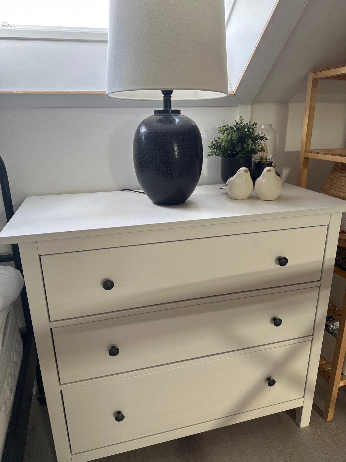 Ikea Hemnes Witte ladekast met 3 laden - Zo goed als nieuw, Huis en Inrichting, Kasten | Ladekasten, Ophalen, 100 tot 150 cm, 50 tot 100 cm