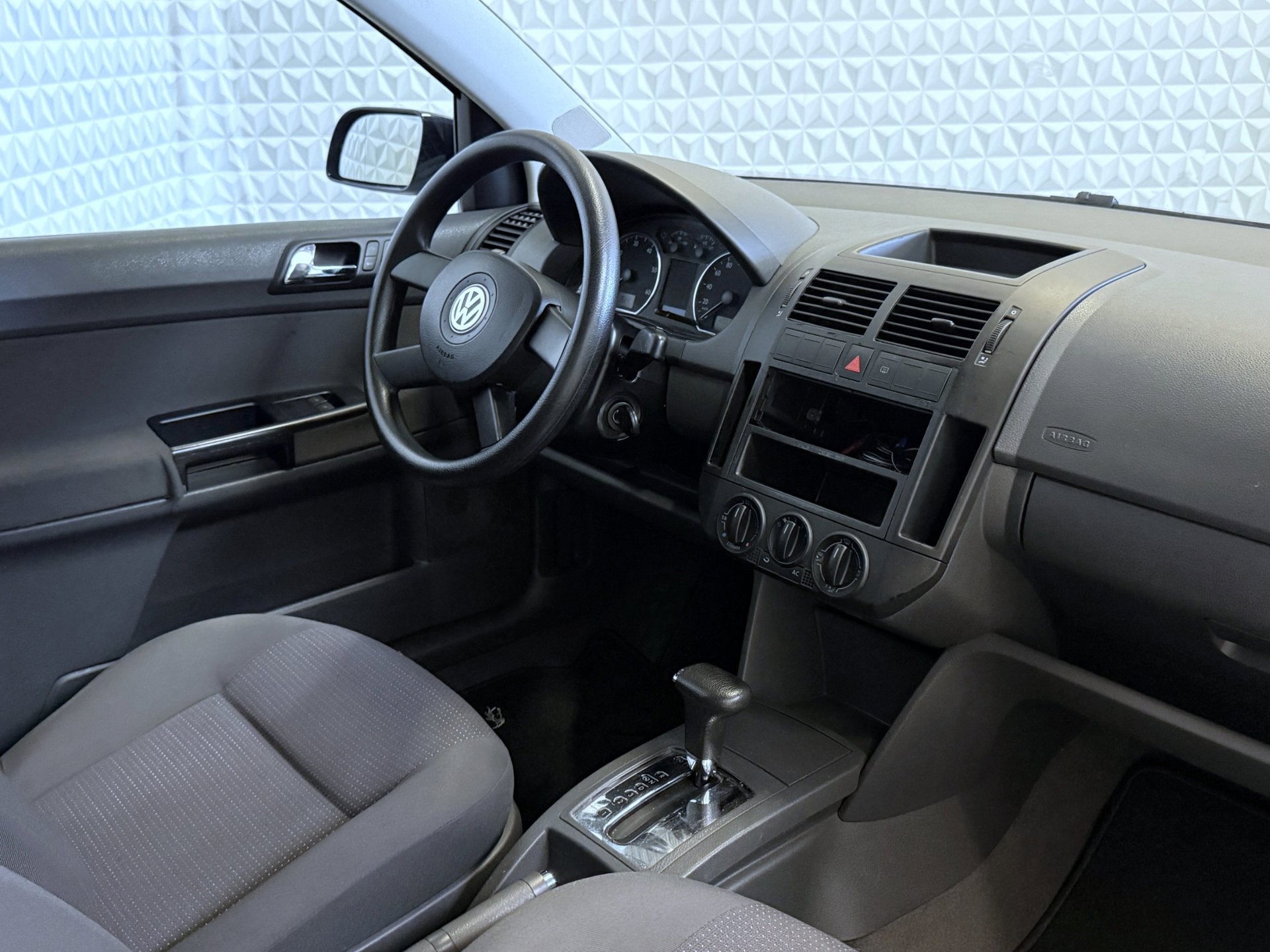 Volkswagen Polo 1.4-16V AUTOMAAT + Nieuwe distributie! 121.0, Gebruikt, Blauw, 49 €/maand, Origineel Nederlands
