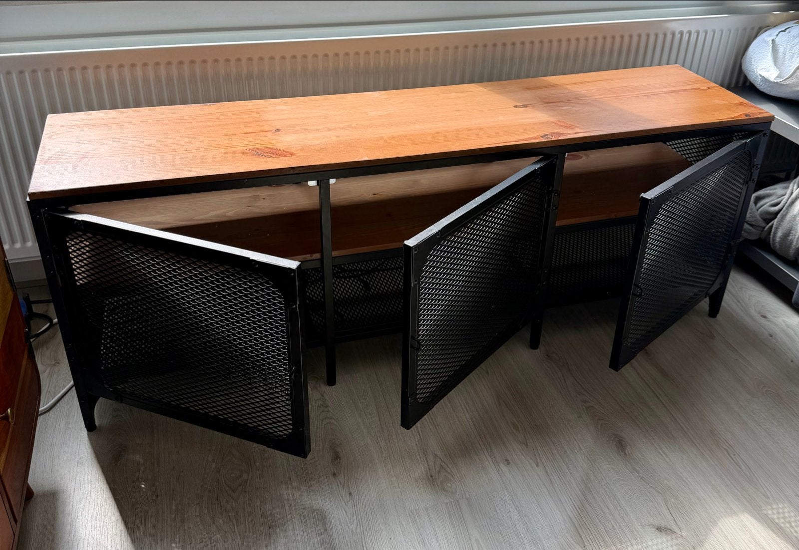 IKEA FJÄLLBO TV bench – €40, 150 tot 200 cm, Zo goed als nieuw, Minder dan 100 cm, Industrieel