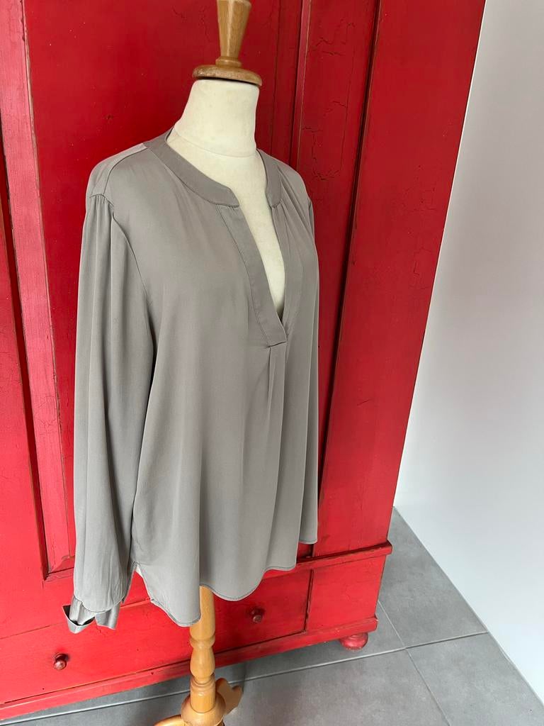 Dea Kudibal XL taupe zijden blouse, Kleding | Dames, Blouses en Tunieken, Ophalen of Verzenden, Zo goed als nieuw, Maat 46/48 (XL) of groter