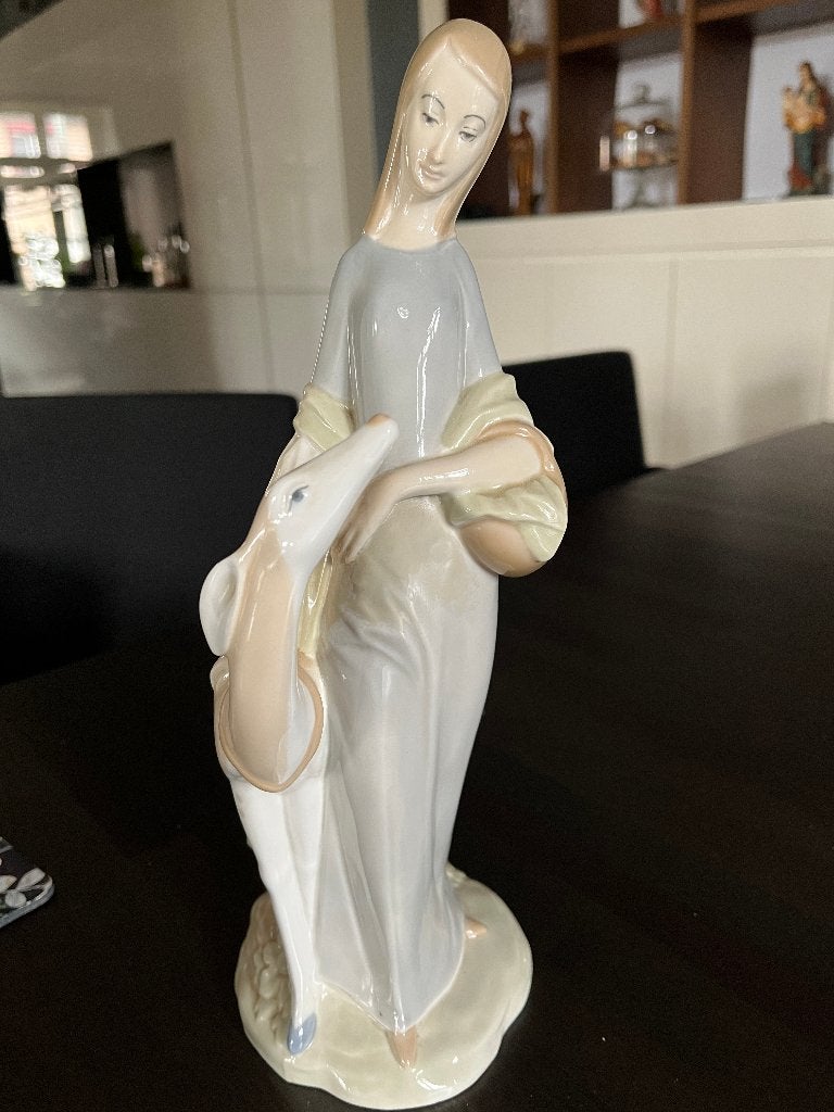 Beeld vrouw met hert Spain, Ophalen of Verzenden, Zo goed als nieuw, Dier