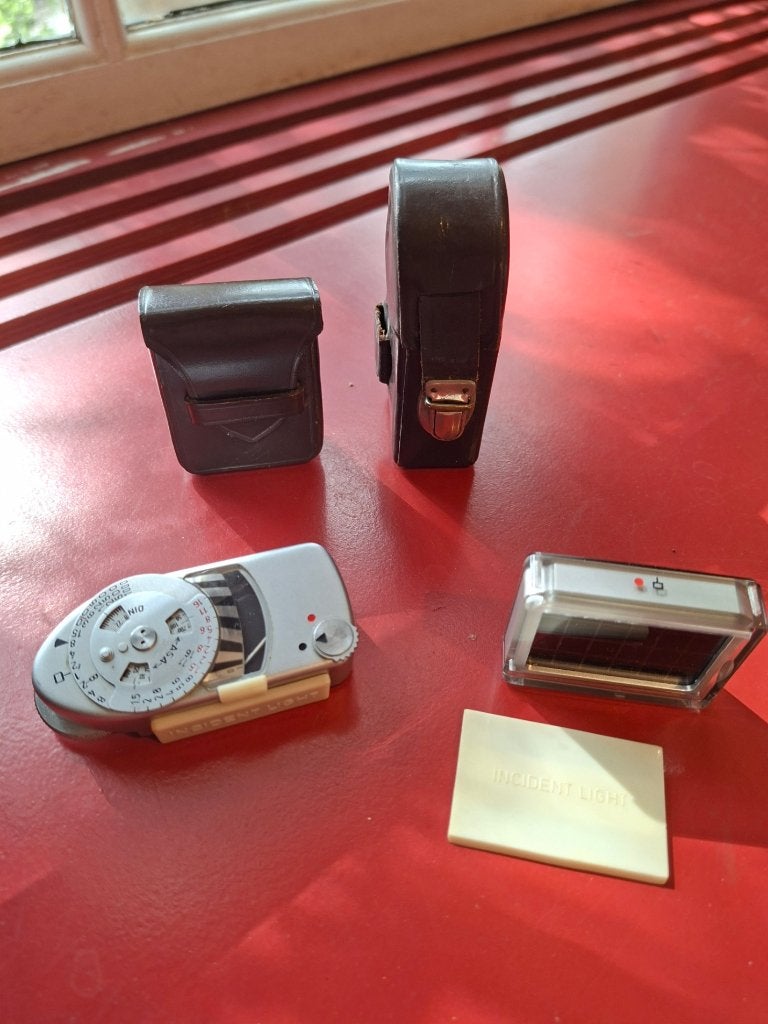 Leica MC lichtmeter met booster en etuis, Leica, Belichting, Ophalen of Verzenden, Gebruikt