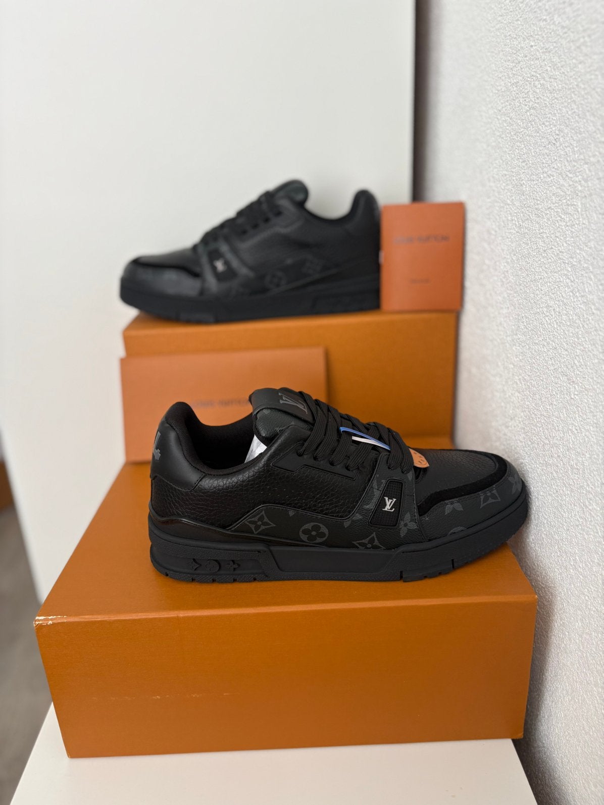 LOUIS VUITTON TRAINER SNEAKERS, Ophalen of Verzenden, Zo goed als nieuw, Zwart