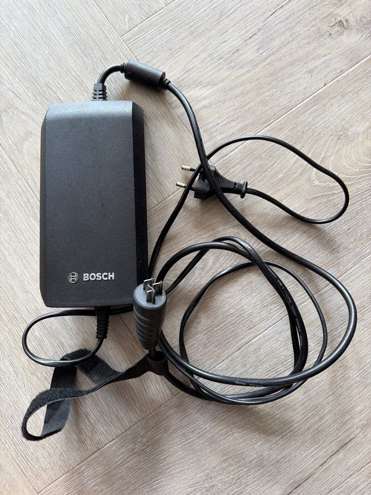 Bosch eBike Acculader 36V-4A/230V BCS220, Fietsen en Brommers, Fietsaccessoires | Fietsaccu's, Ophalen of Verzenden, Zo goed als nieuw