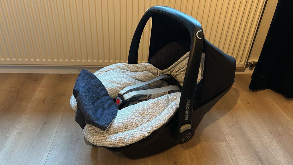 Maxi cosi inclusief voetenzak, zo goed als nieuw!, Ophalen