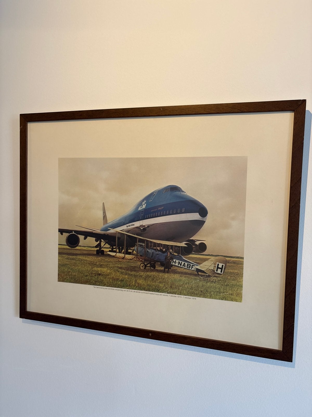 KLM 60 jaar jubileum poster Boeing 747 en Fokker F.II, Ophalen of Verzenden, Gebruikt, Kaart, Foto of Prent