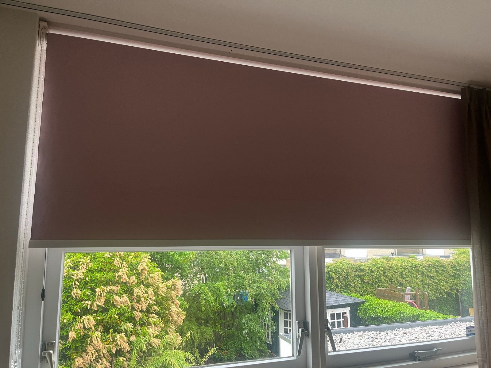 Zacht roze verduisterend rolgordijn 230x145cm, Huis en Inrichting, Stoffering | Gordijnen en Lamellen, Ophalen, Gebruikt, Overige kleuren