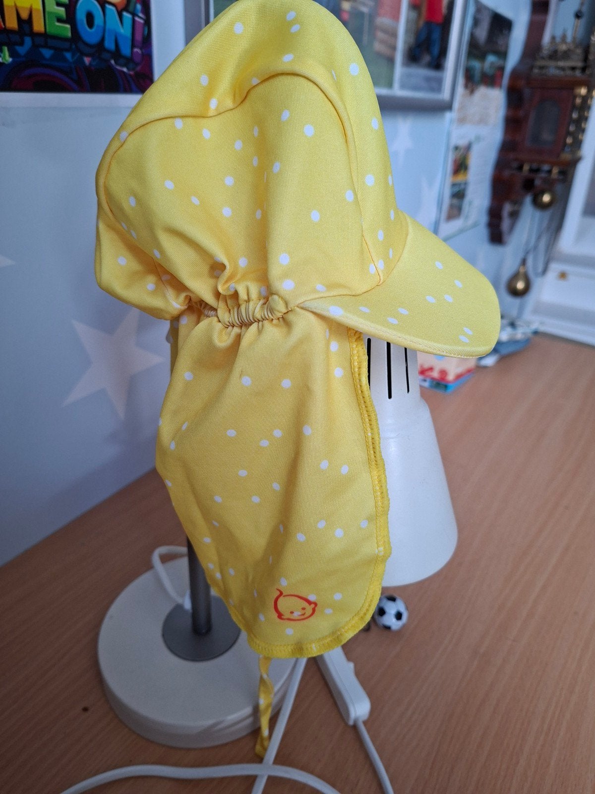 Gele baby zonnehoed met stippen en nekbescherming, Gebruikt, Jongetje of Meisje, Ophalen of Verzenden, Onbekend