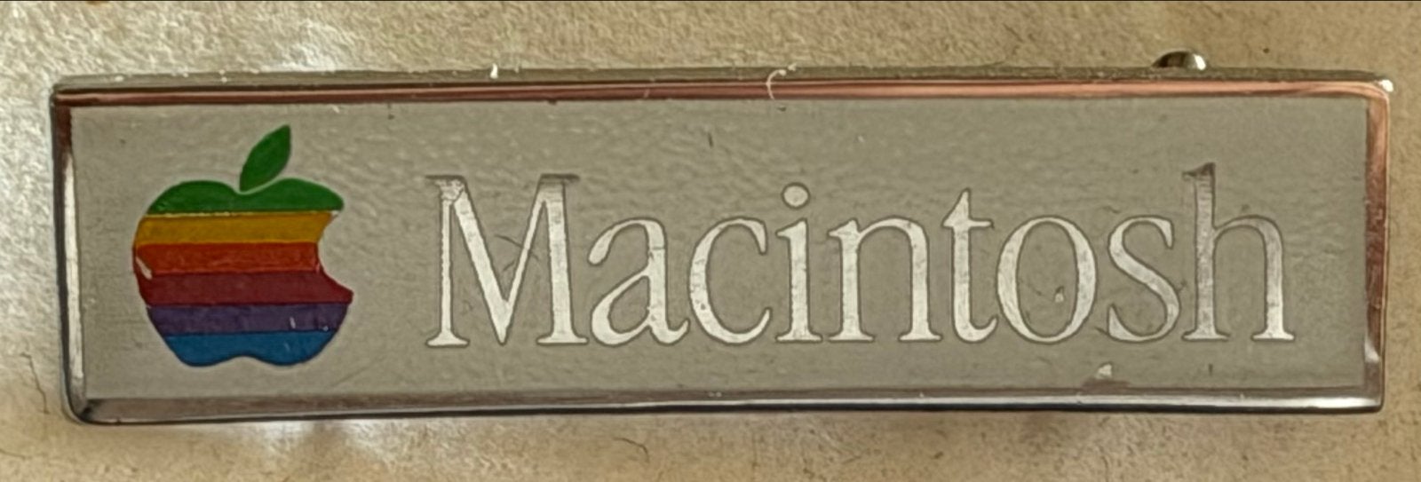 Zeldzame Vintage Apple Macintosh Broche Jaren '80, Overige materialen, 4 tot 7 cm, Gebruikt, Ophalen of Verzenden
