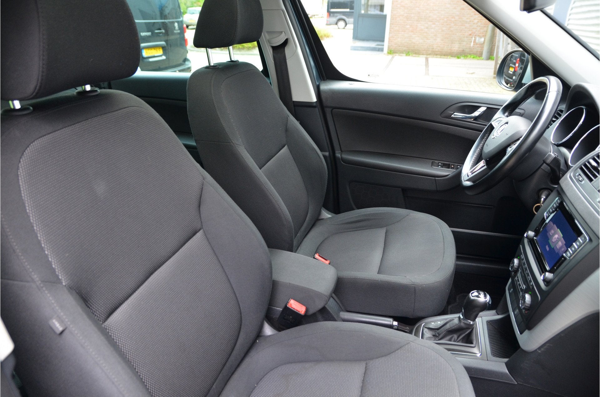 Skoda Yeti Outdoor 1.2 TSI Elegance Trekhaak 1200kg, Panoram, Auto's, Stof, Gebruikt, 680 kg, 4 cilinders