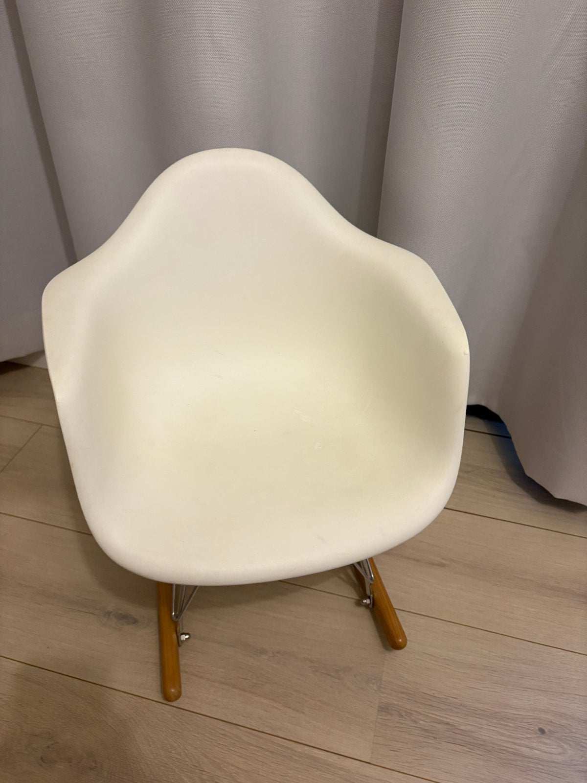 Mooie witte kinder schommelstoel, Ophalen, Zo goed als nieuw, Stoel(en)