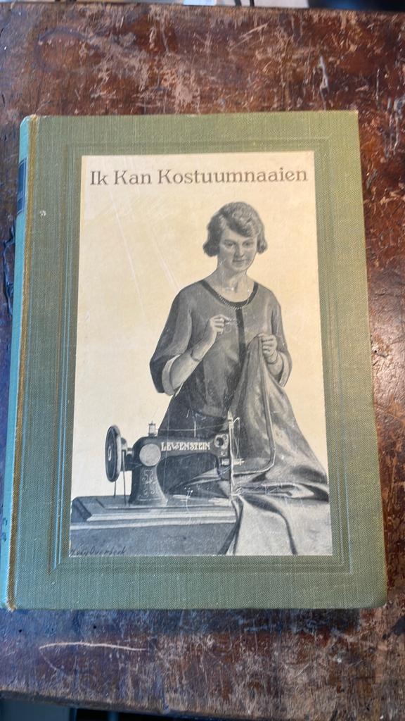 Ik kan kostuumnaaien, Antiek en Kunst, Ophalen of Verzenden