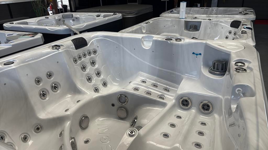 Vivo Spa 503-N jacuzzi 5 personen 2 ligplaatsen, Verzenden, Nieuw, Trap