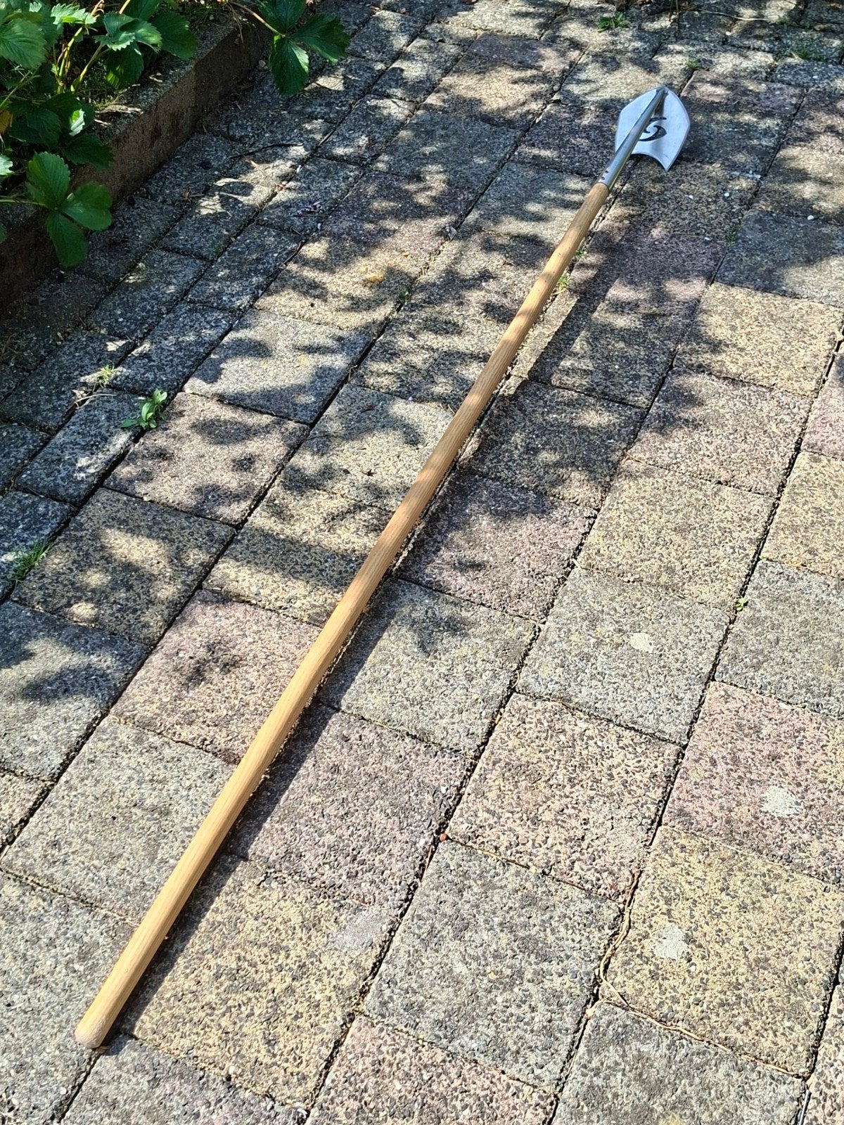 Luxe RVS schoffel met lange houten steel (ergonomisch), Tuin en Terras, Hand-tuingereedschap, Ophalen of Verzenden, Zo goed als nieuw