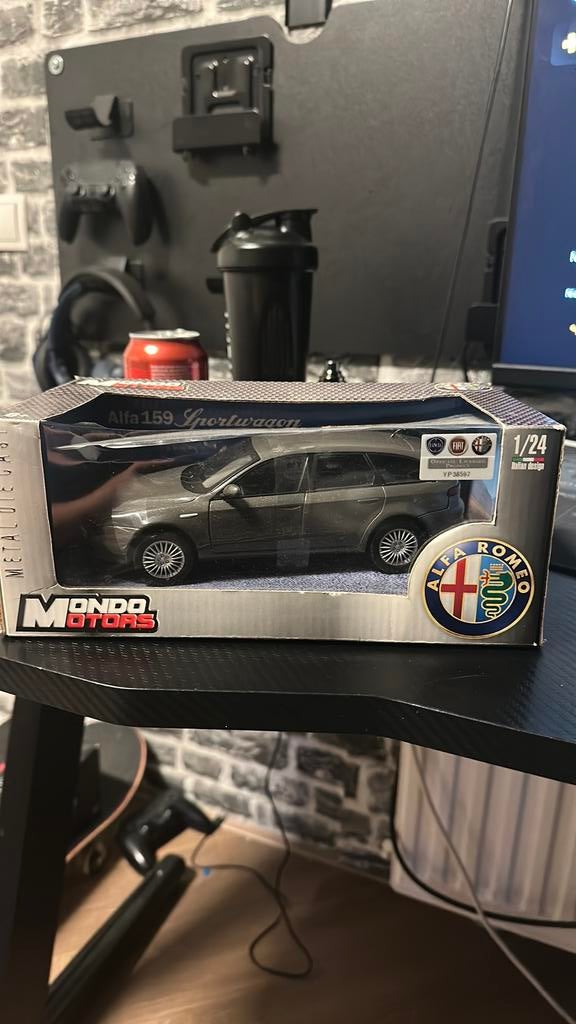 Fiat alpha 159 sportwagen (alfa romea), Hobby en Vrije tijd, Modelauto's | 1:18, Ophalen, Zo goed als nieuw