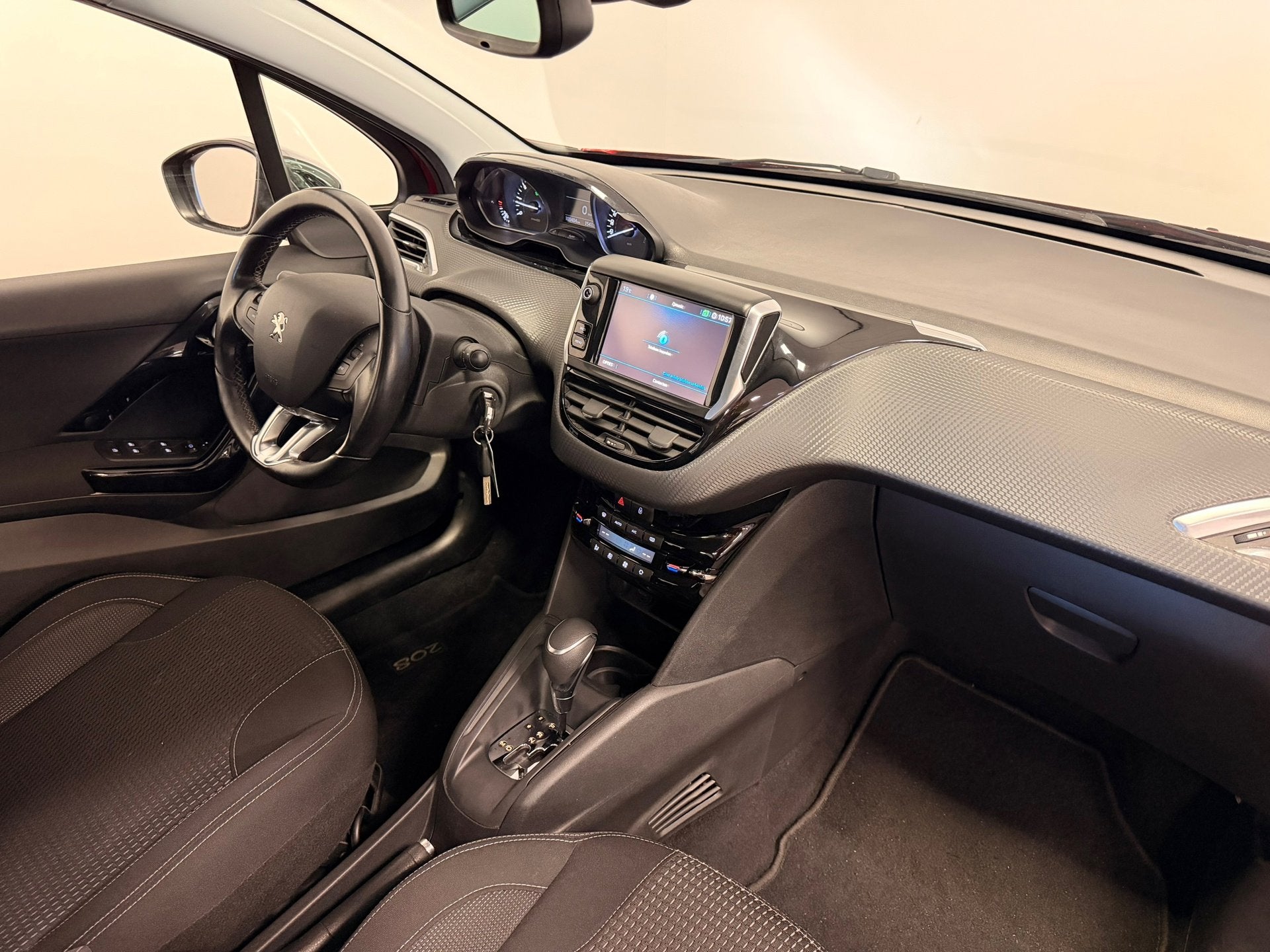 Peugeot 208 1.2 PureTech GT-line 110pk Automaat, Auto's, Stof, 1199 cc, Automatische klimaatregeling, Bedrijf