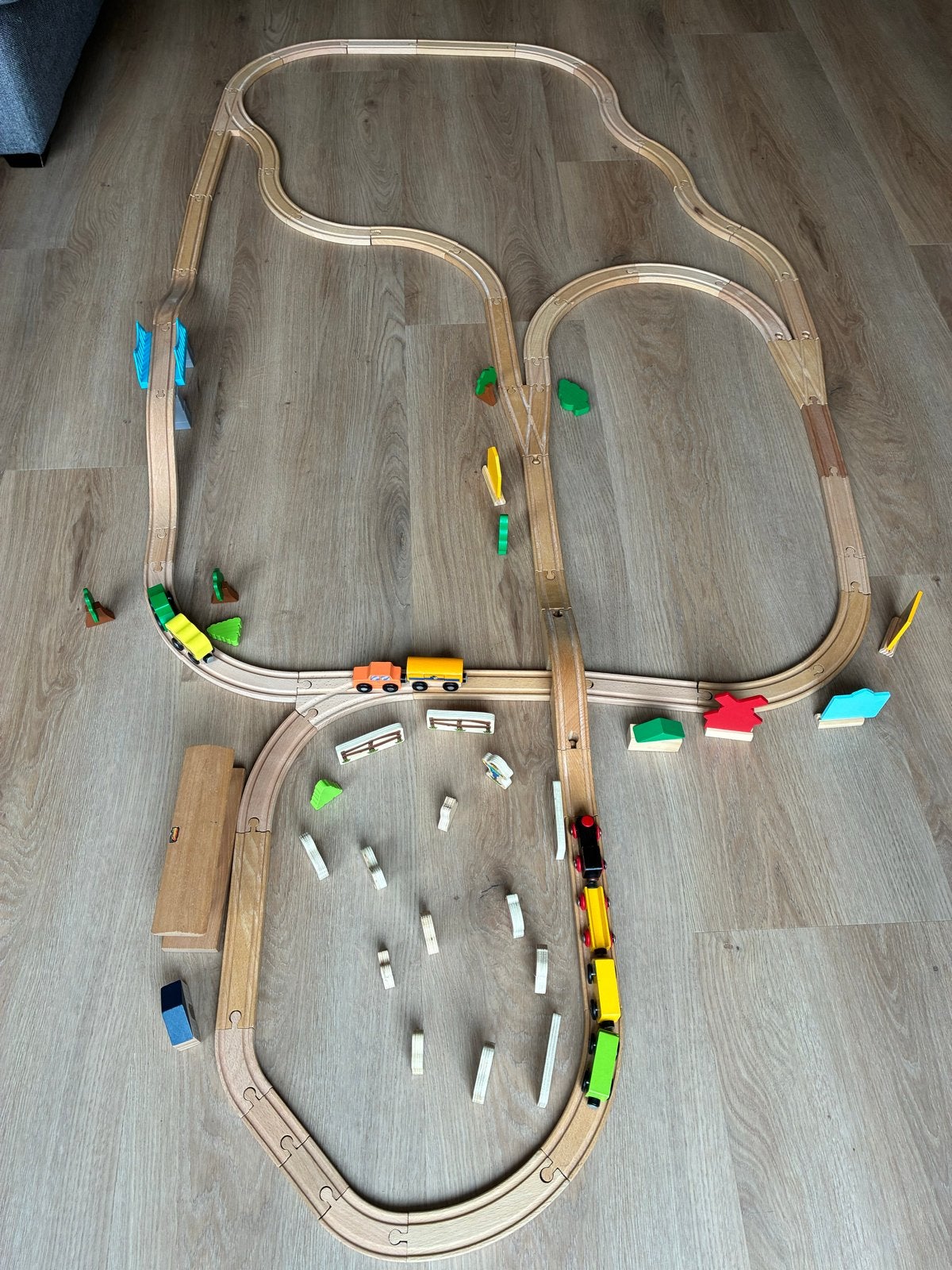 Grote houten treinbaan set met accessoires, Ophalen, Gebruikt