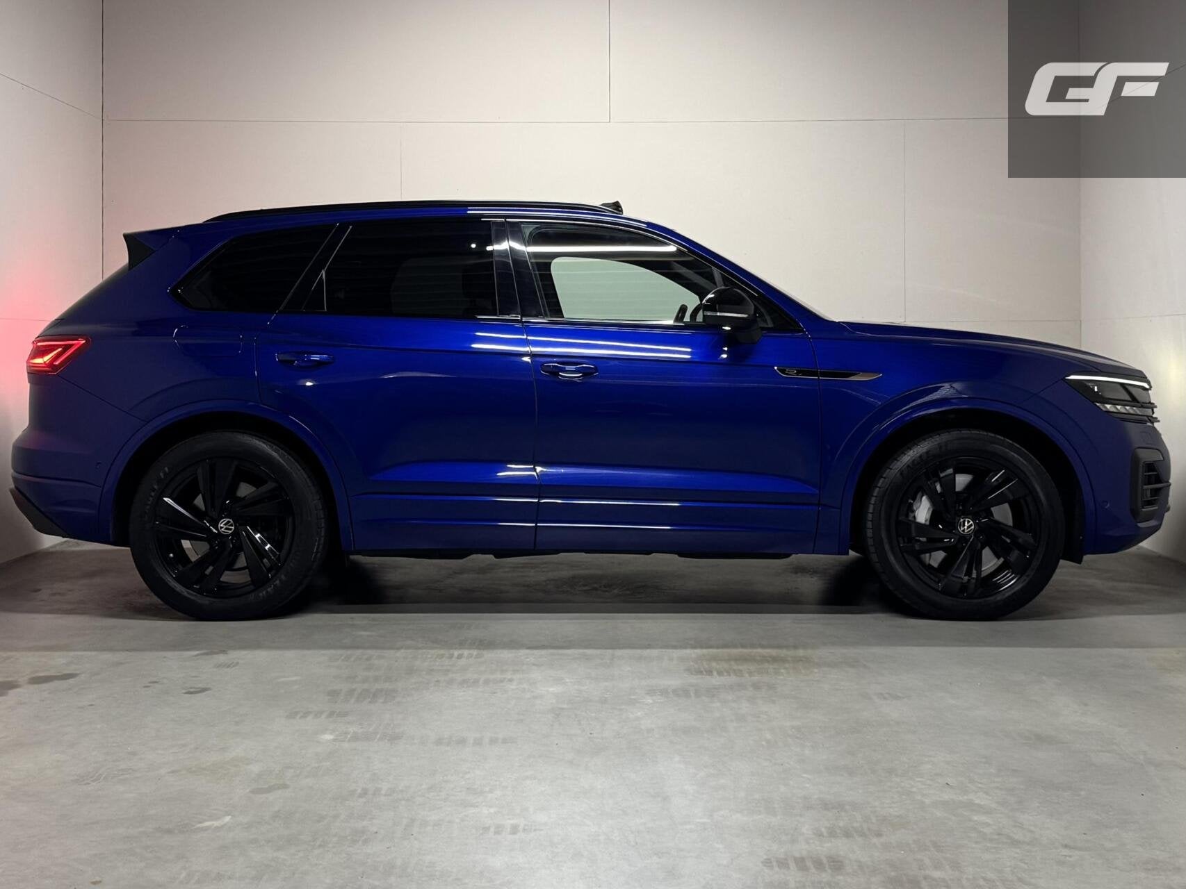 Volkswagen Touareg 3.0 TSi eHybrid 4MOTION R-Line Pano Lapiz, Auto's, Automaat, Gebruikt, Zwart, 2995 cc
