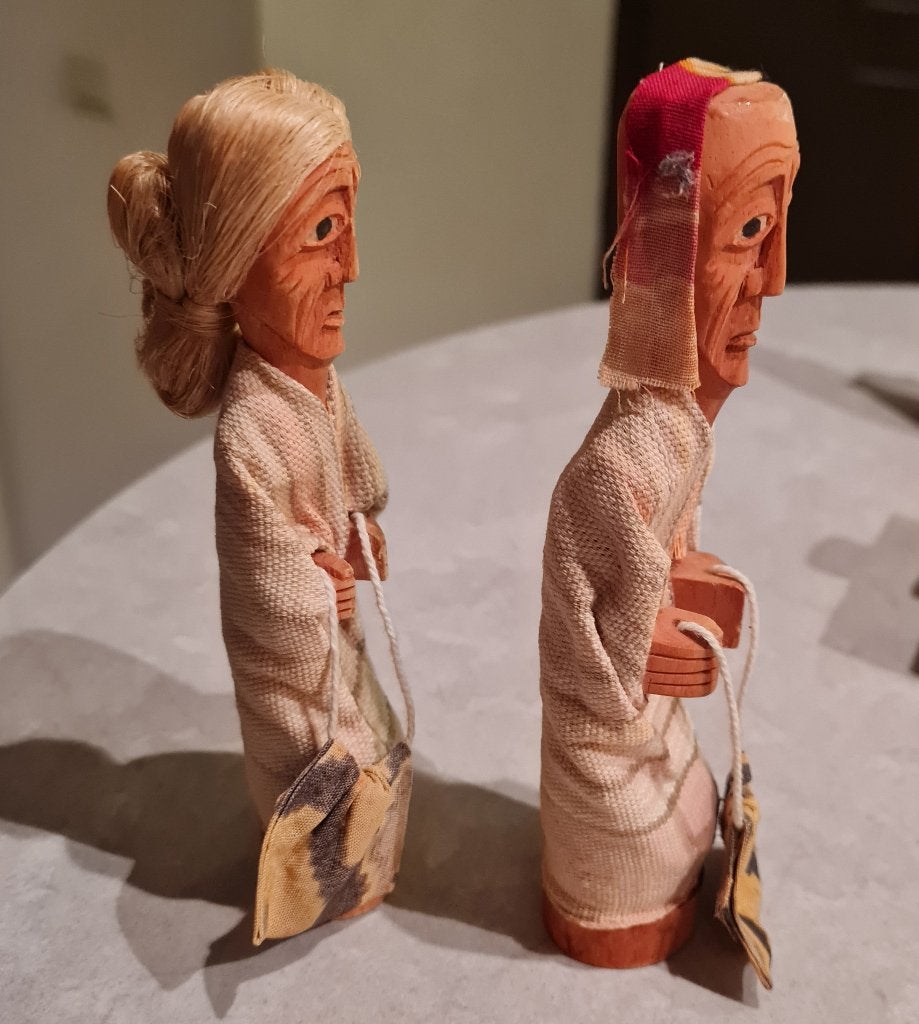 2 Toraja (Indonesië) beeldjes van hout, Ophalen of Verzenden, Zo goed als nieuw