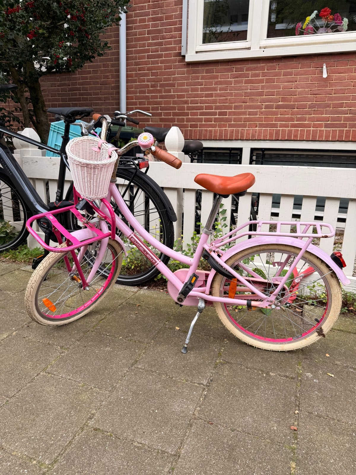 Roze kinderfiets met mandje en bagagedrager, Ophalen, Gebruikt, Terugtraprem, 16 tot 20 inch