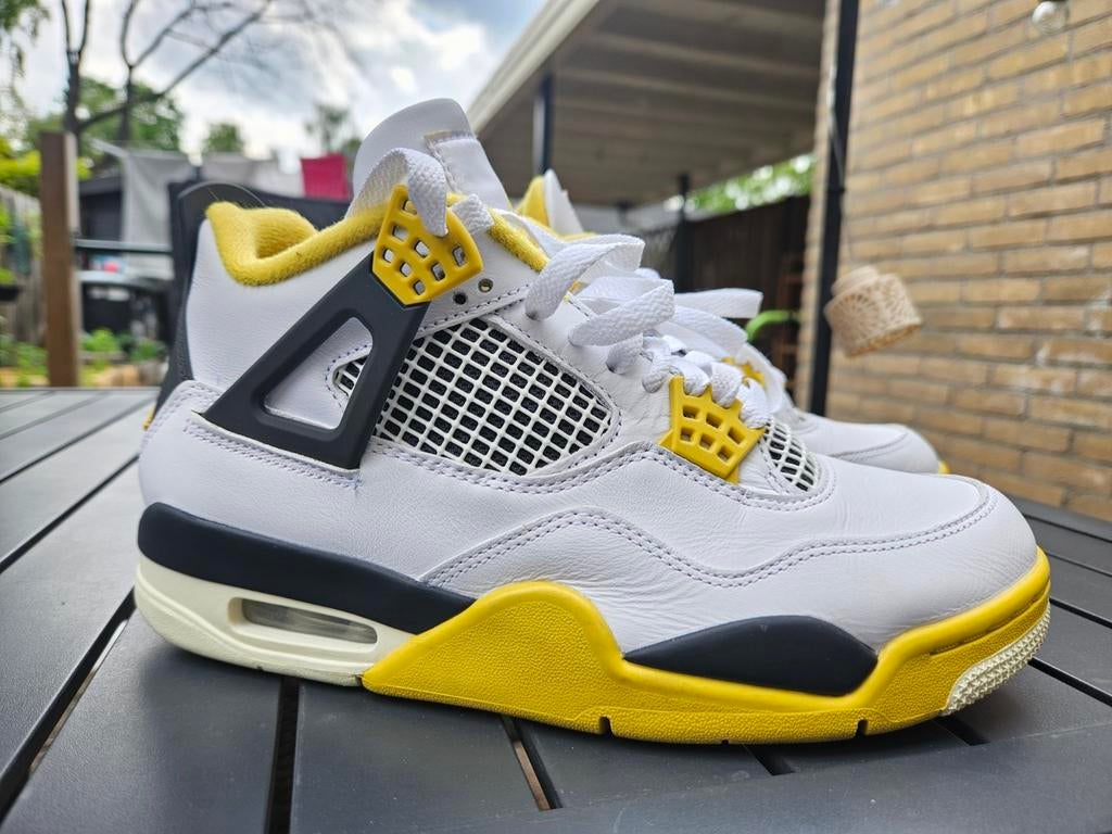 Air Jordan 4 Retro Wmns "Vivid Sulfur" - Maat 40, Kleding | Dames, Schoenen, Nike Air Jordan, Ophalen of Verzenden, Sneakers of Gympen