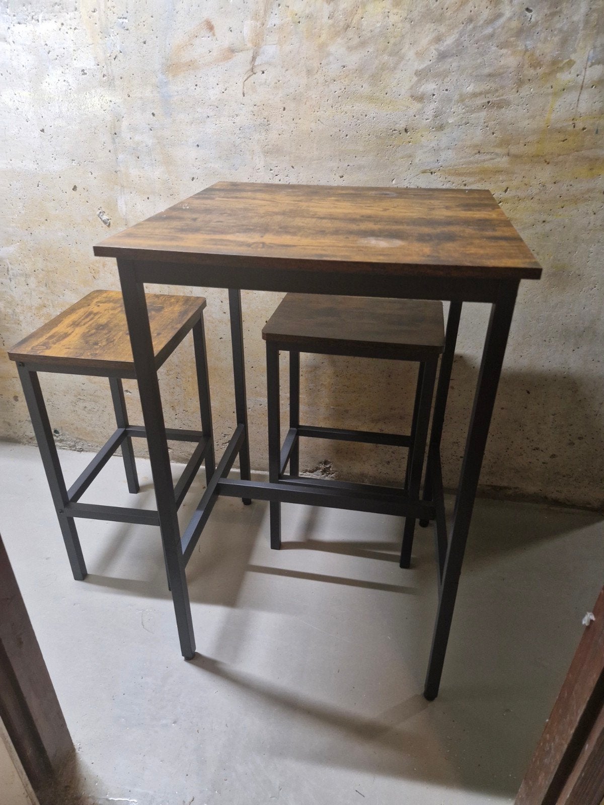 Bartafel met 2 krukken - industrieel design, Huis en Inrichting, Barkrukken, Ophalen, Gebruikt, 90 cm of meer, Hout