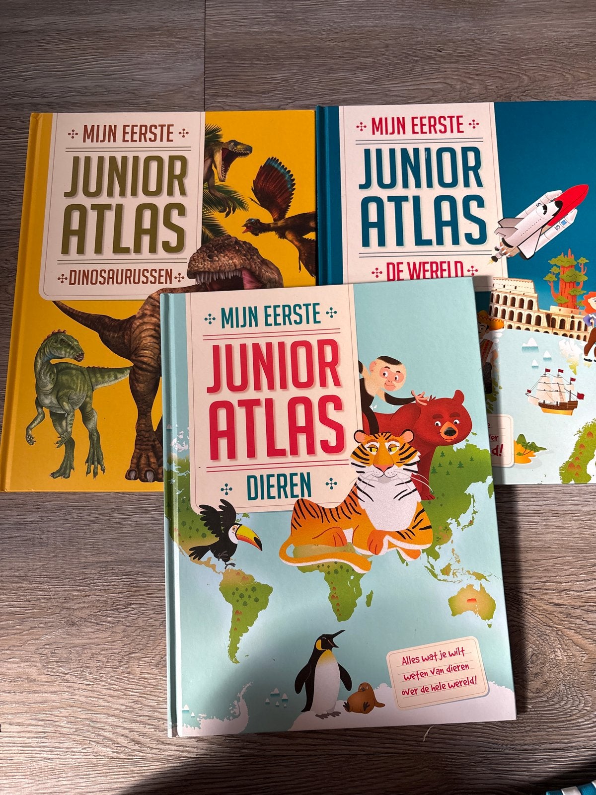 Mijn Eerste Junior Atlas: Dieren, Wereld, Dinosaurussen, Boeken, Ophalen of Verzenden, Zo goed als nieuw, Non-fictie