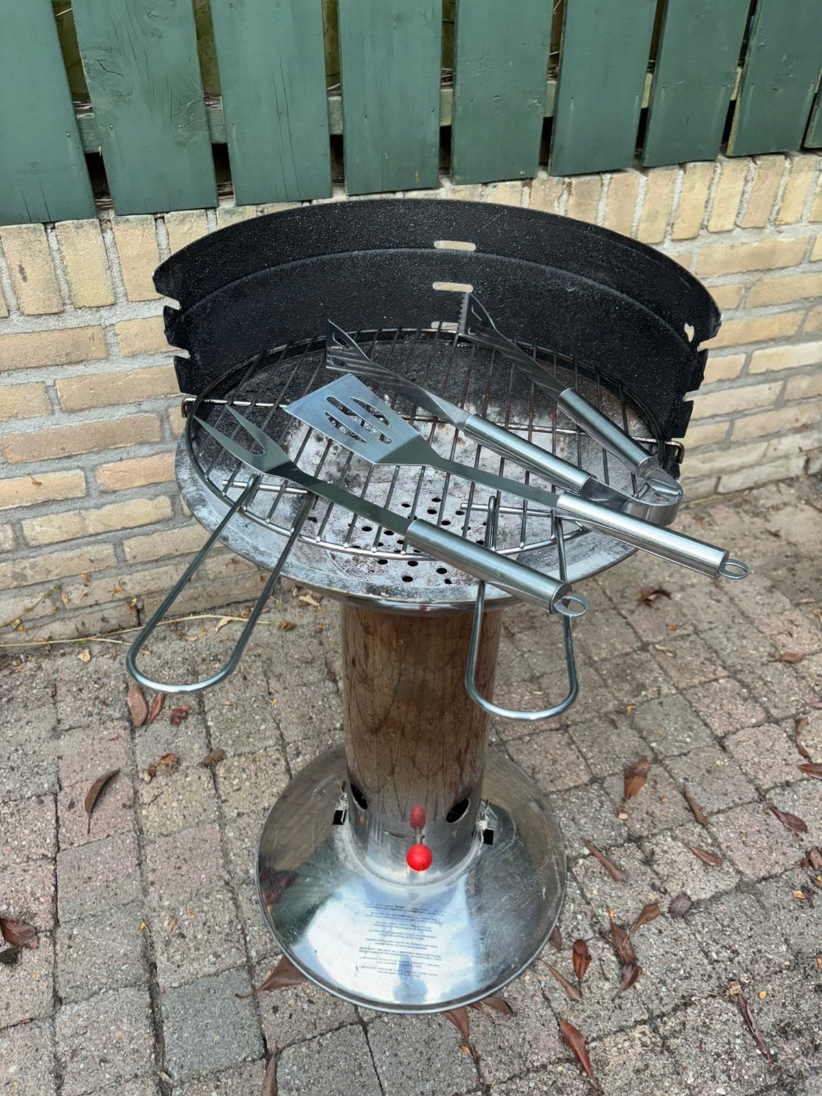 Barbecook houtskool barbecue met BBQ keukenset en houtskool, Ophalen, Gebruikt, Met accessoires