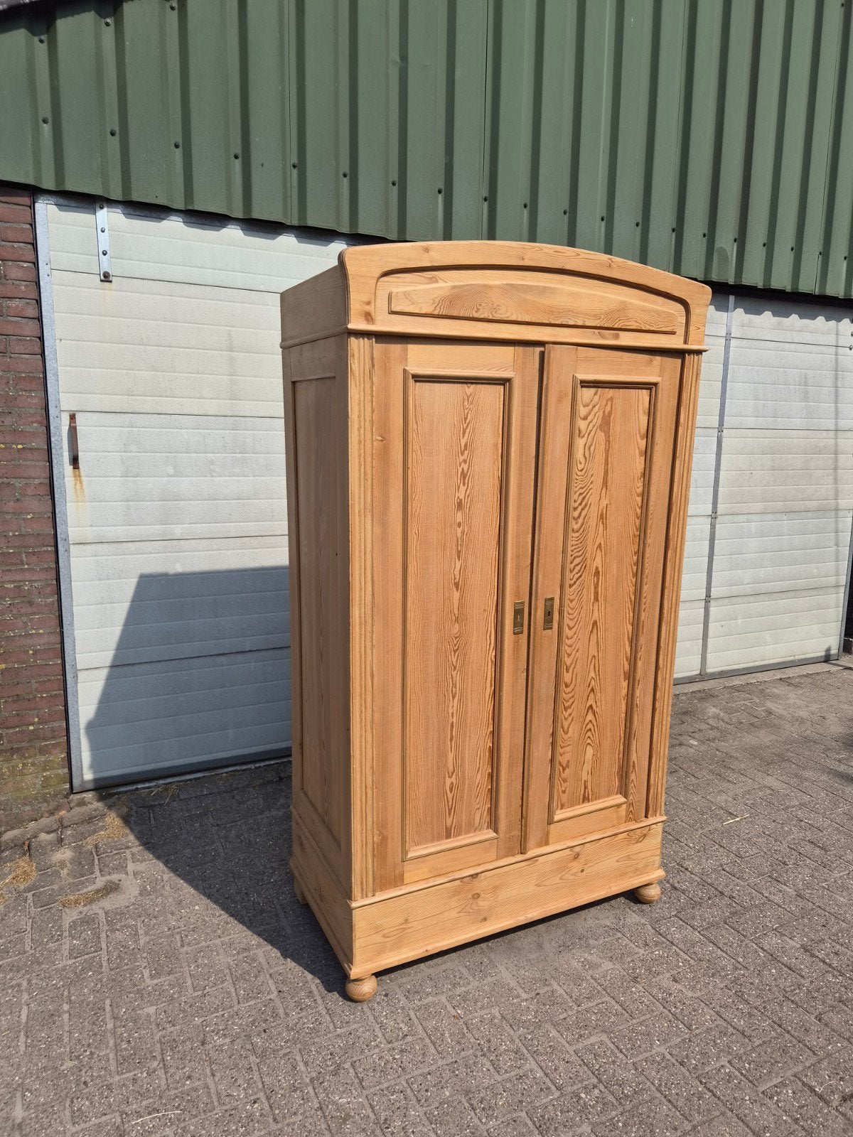 Grenenhouten kledingkast , getoogd, Antiek en Kunst, Ophalen