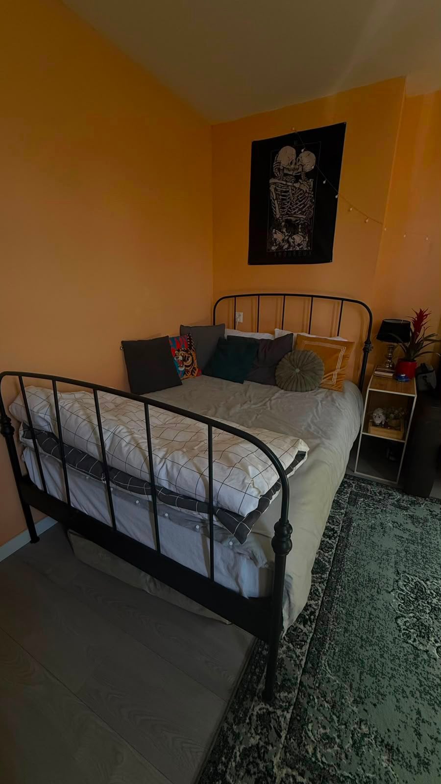 IKEA bed 140x200 + mattress & slats and Single Seater Couch, Ophalen